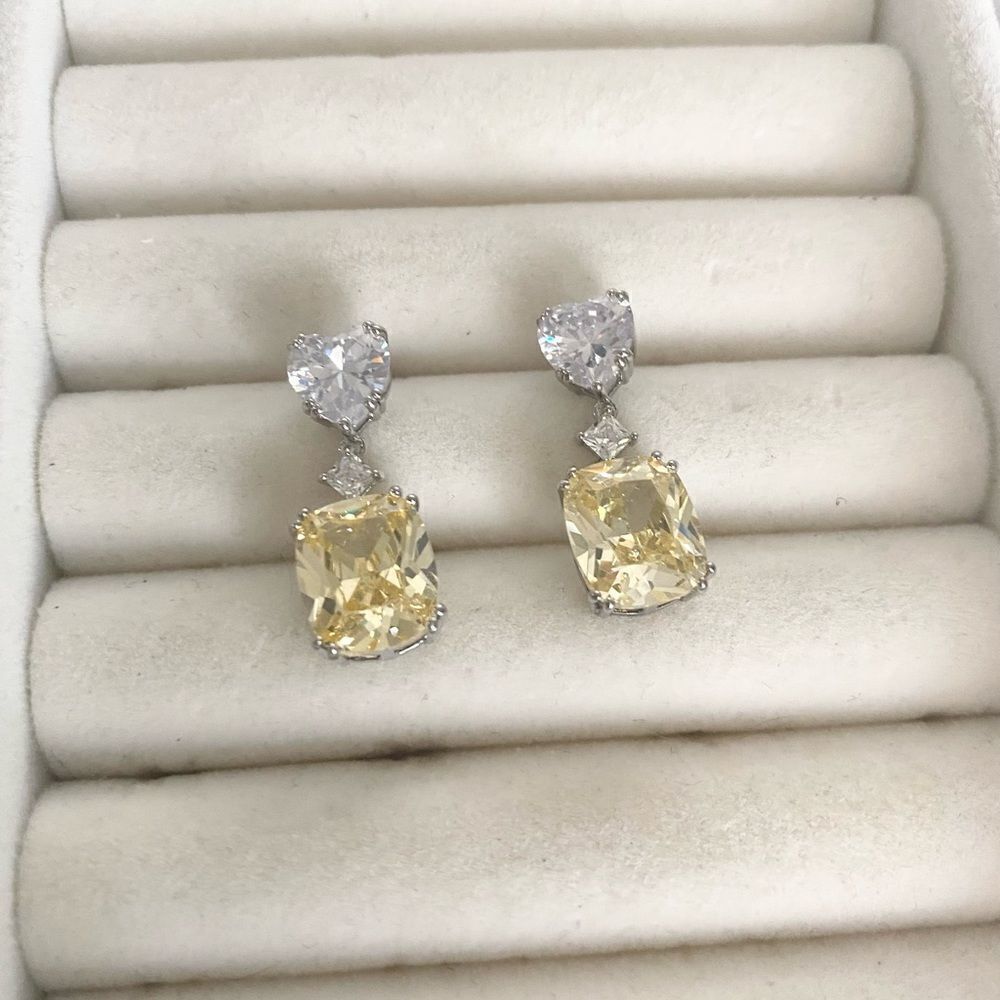 Gorgeous Canary and Heart Earrings 💛🤍✨